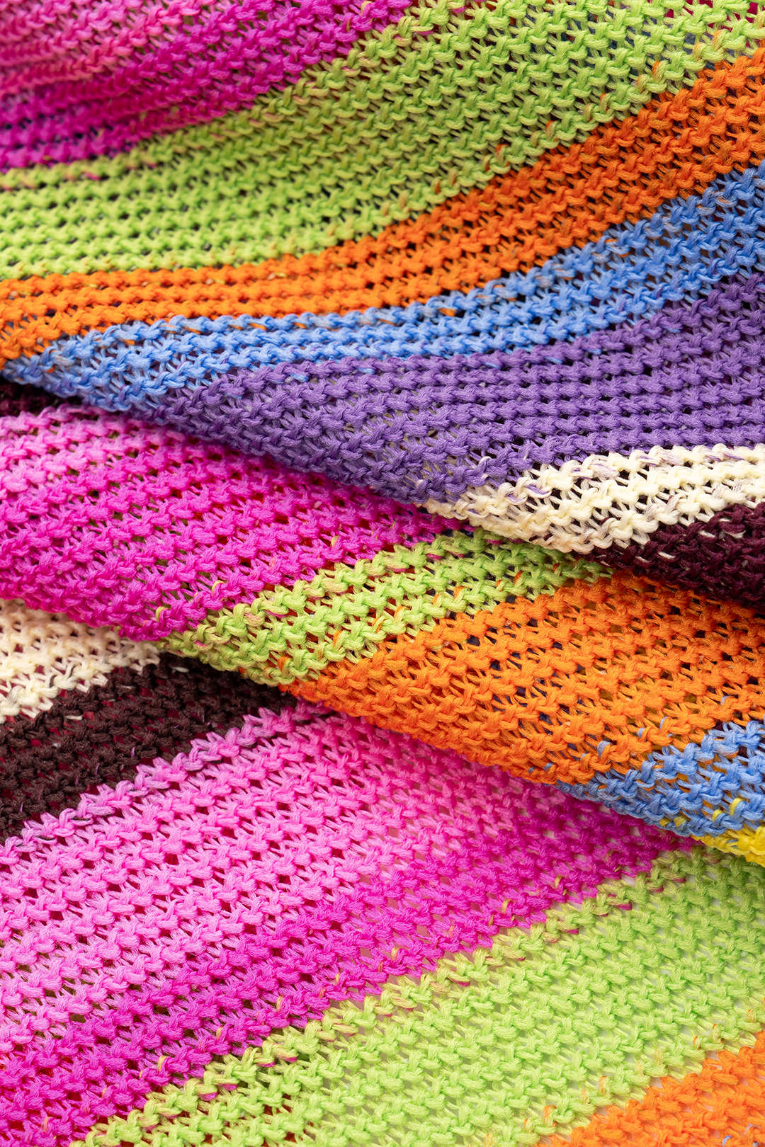 Knit Contrast V-Neck Top And Drawstring Shorts Set